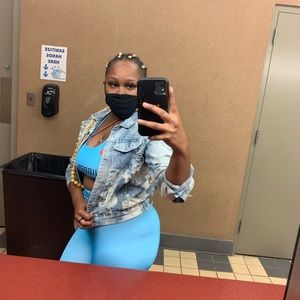 Meet your Posher, Sade